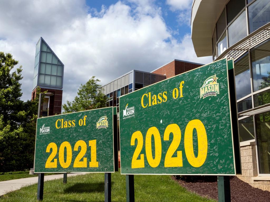 Class signs are displayed outside the HUB building on the Fairfax Campus.